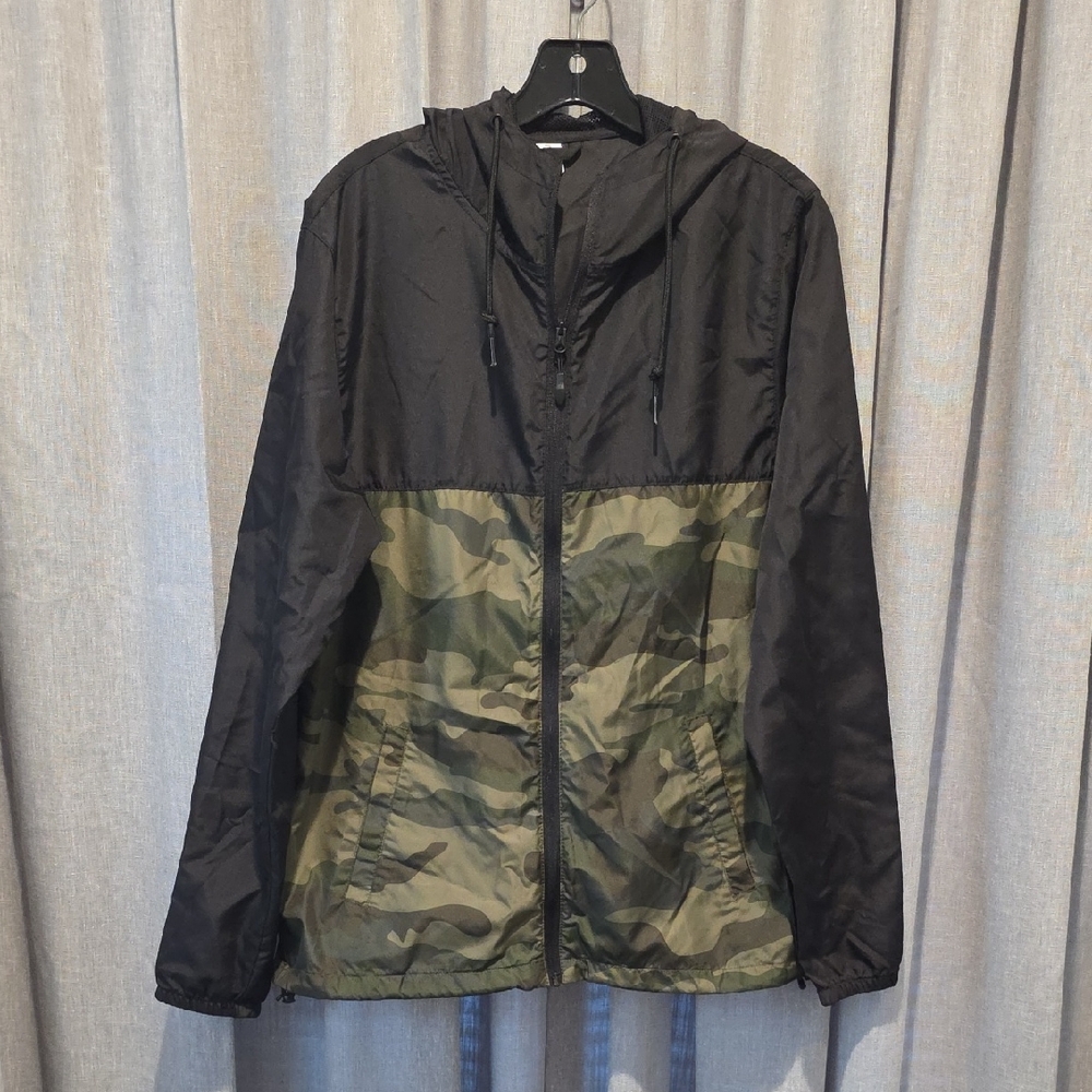 Independent Trading Company Men's Black and Camouflage Windbreaker